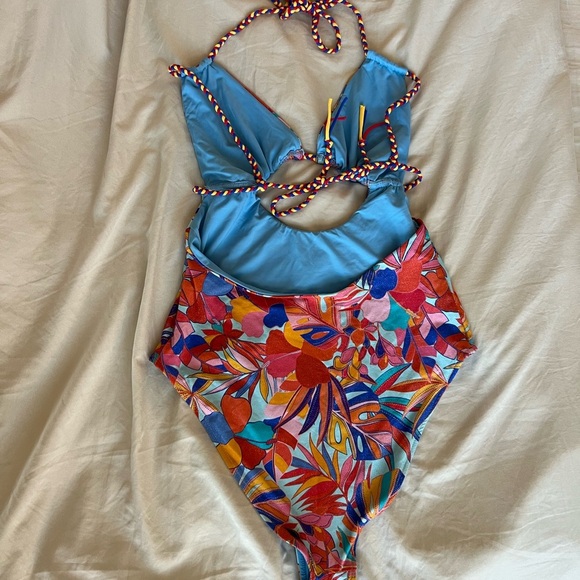 Jmp the label one piece 🩷 - Picture 3 of 3